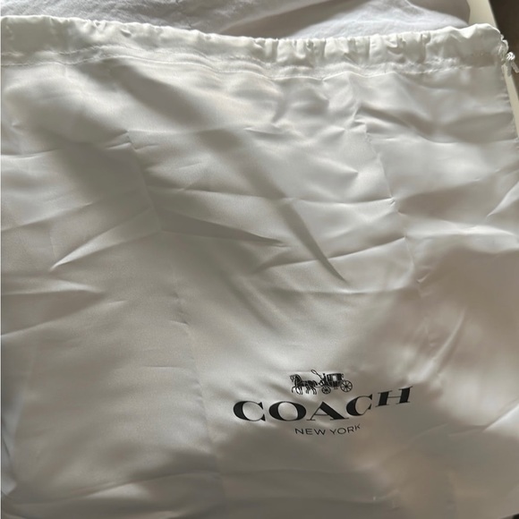 Crossbody bag adjustable straps 3 different strap attachments Gold detailing - Picture 4 of 4